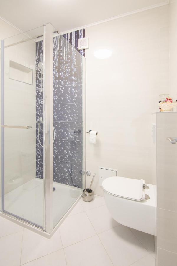 Komiža Apartments Nona Draga מראה חיצוני תמונה